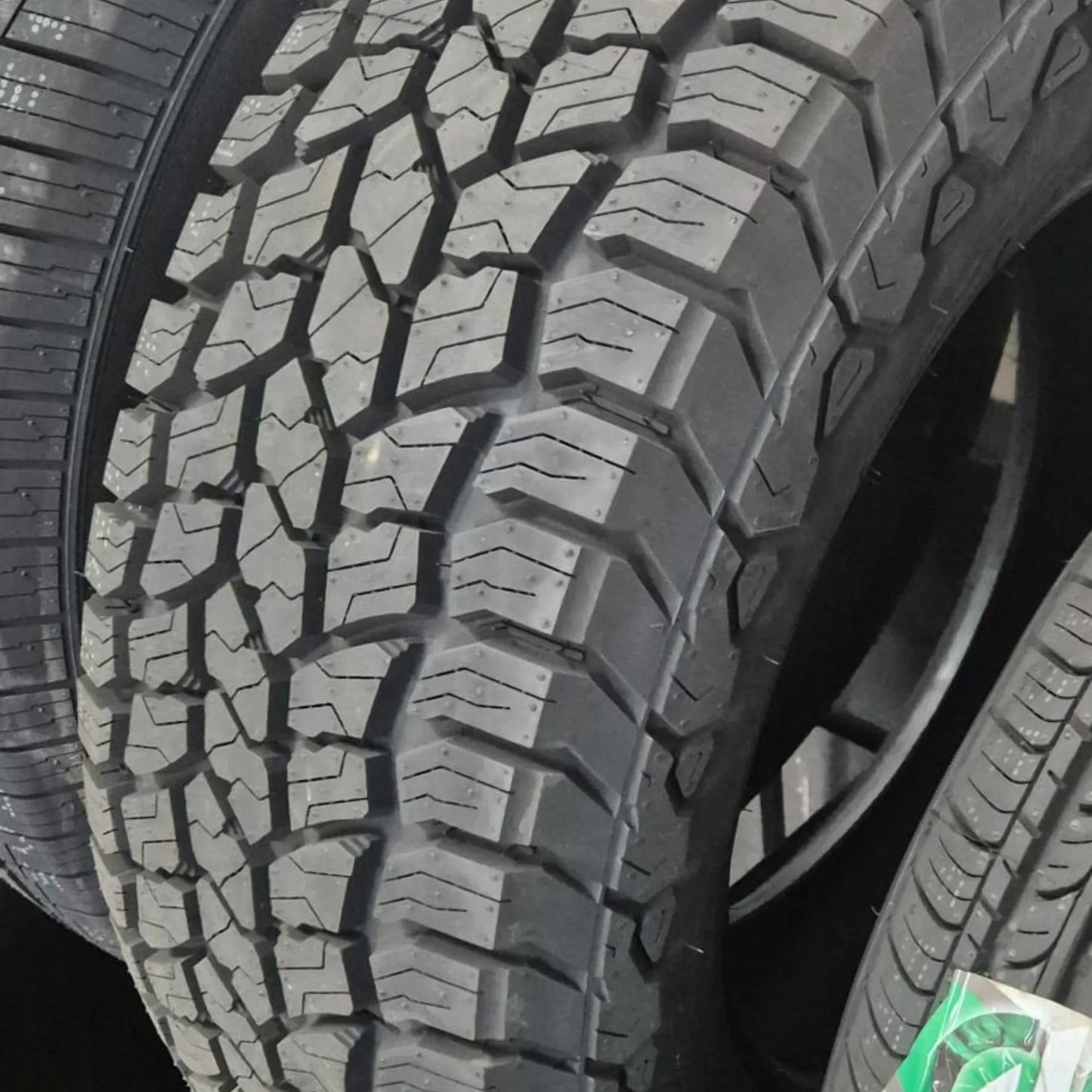 Neumático Rovelo Ridgetrak A/T II RAT51 LT285/60R20 125/122R AT