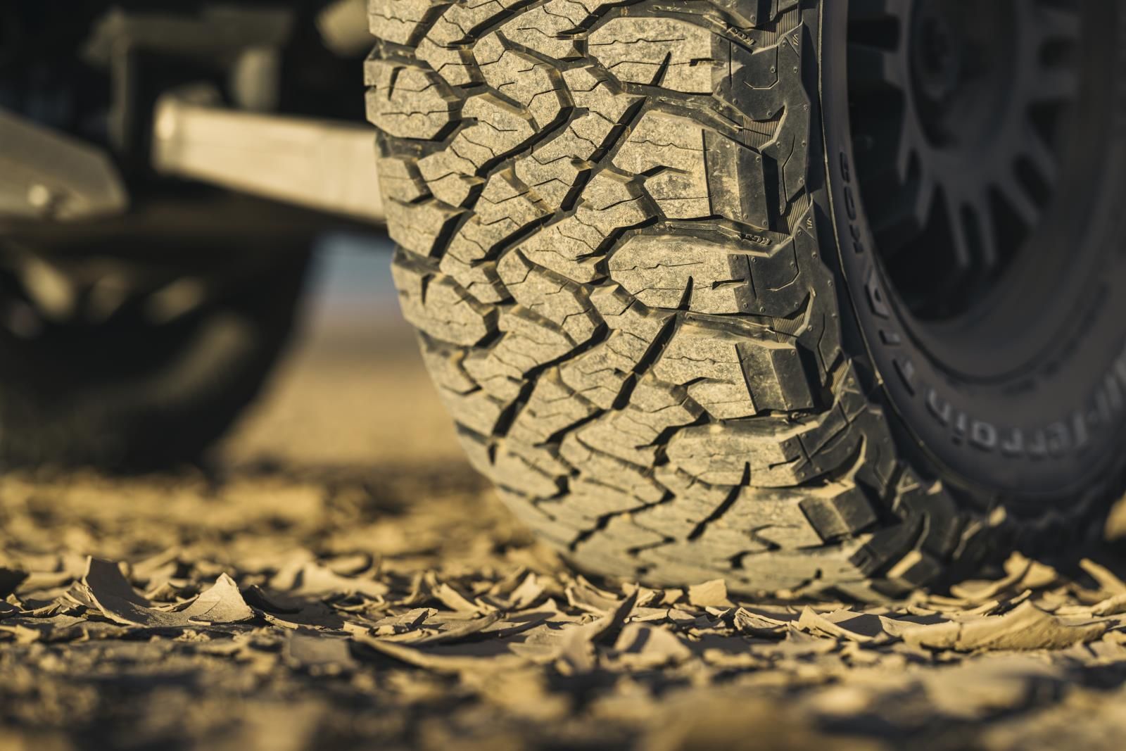 235/70 R16 ALL-TERRAIN T/A KO3 LRD RWL 110/107S